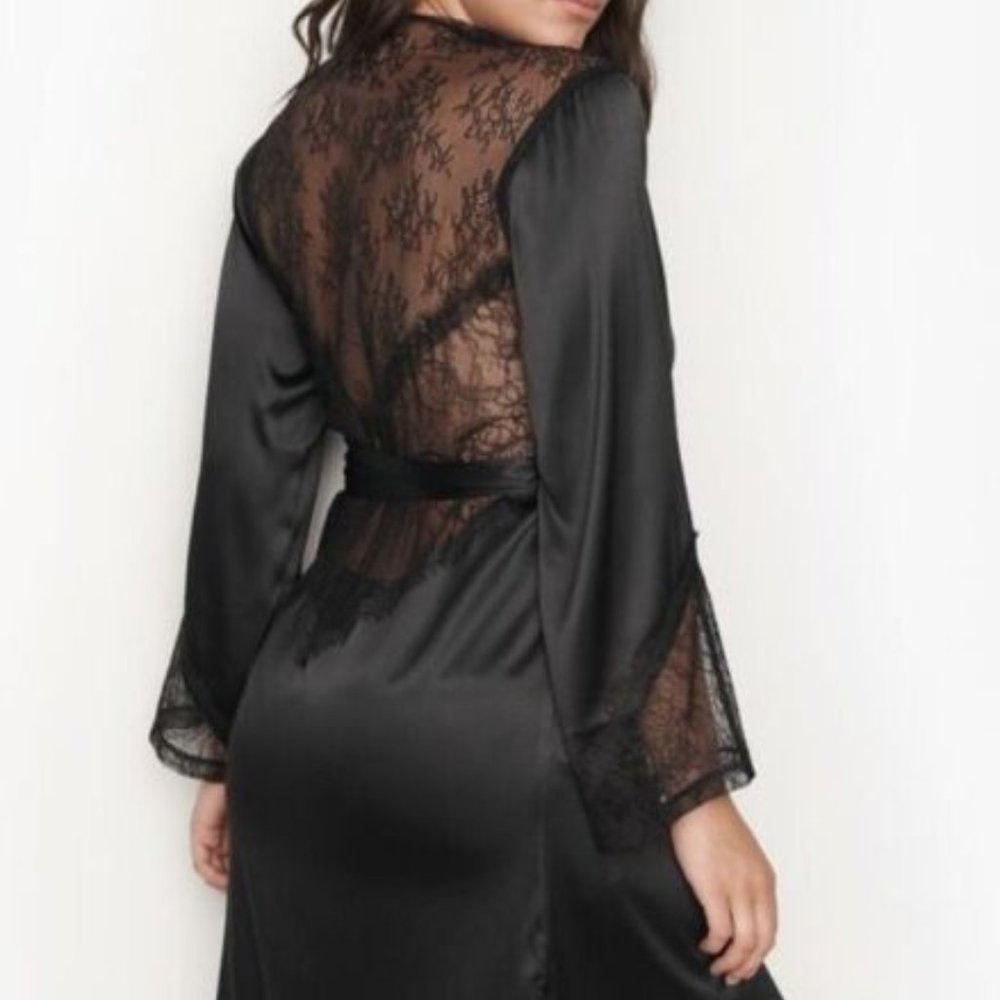Victoria's Secret Women's Lace Inset Robe In Black Front Tie Size M/L - $39 (gr